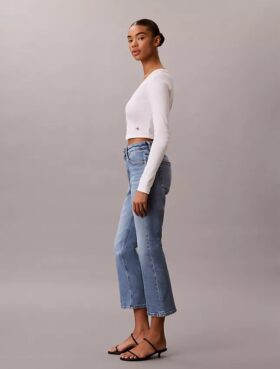 Jeans med høy midje og utvidet ben Jeans med høy midje og utvidet ben