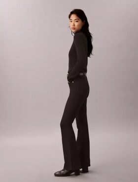 Jeans med høy midje og utvidet ben Jeans med høy midje og utvidet ben