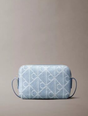 Kameraveske i Denim med logo over hele overflaten