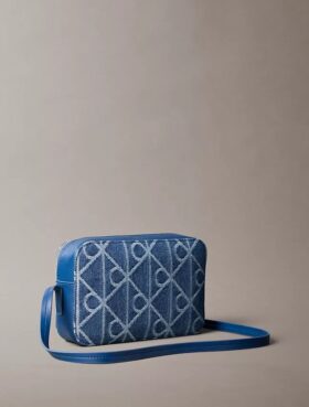 Kameraveske i Denim med logo over hele overflaten
